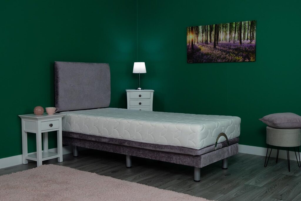 Henley single bed.